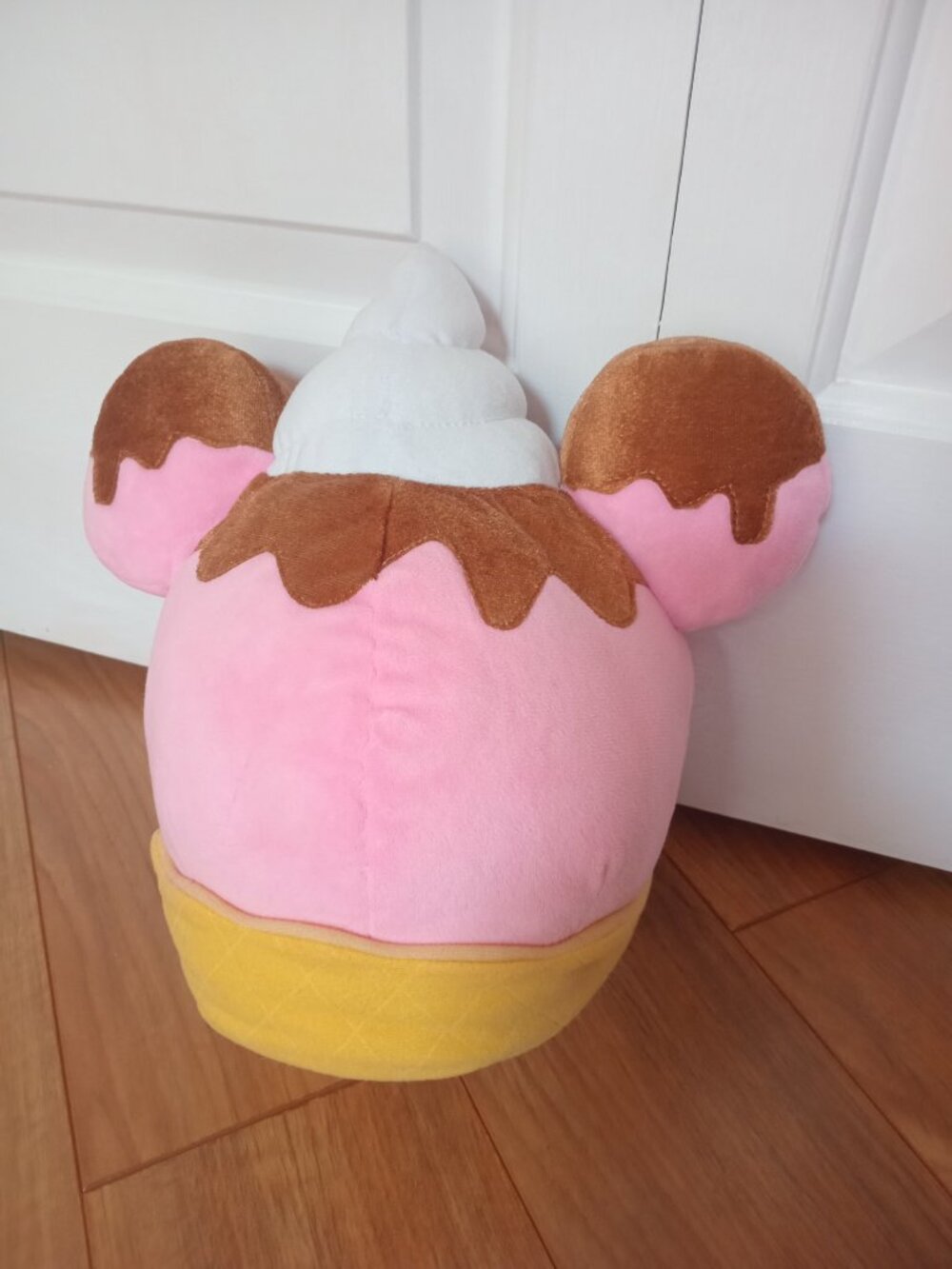 Disney Minnie Ice Cream Plush - Picture 2 of 2